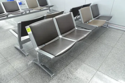 Kusch&Co Flughafenbank, 2x 4 Sitzplätze