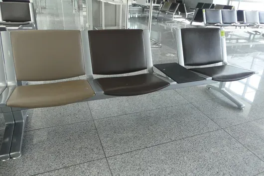 Kusch&Co Flughafenbank, 3 Sitzplätze