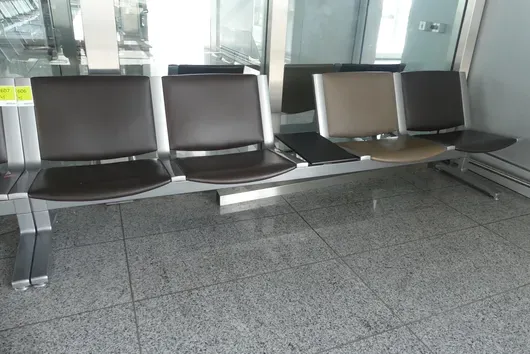 Kusch&Co Flughafenbank, 4 Sitzplätze
