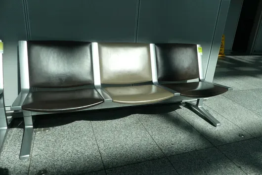 Kusch&Co Flughafenbank, 3 Sitzplätze