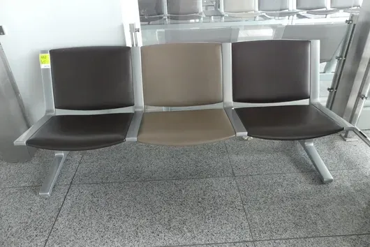 Kusch&Co Flughafenbank, 3 Sitzplätze