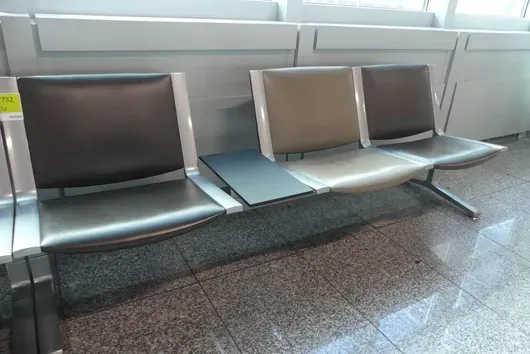 Kusch&Co Flughafenbank, 3 Sitzplätze