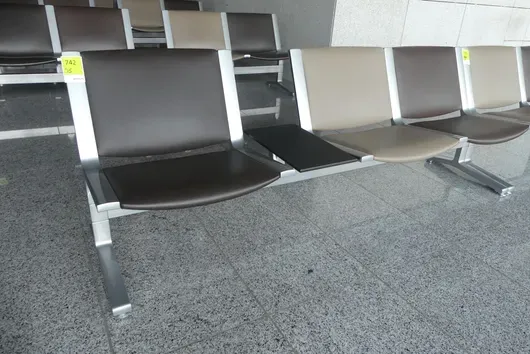 Kusch&Co Flughafenbank, 3 Sitzplätze