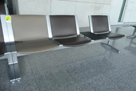 Kusch&Co Flughafenbank, 3 Sitzplätze