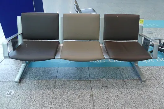 Kusch&Co Flughafenbank, 3 Sitzplätze