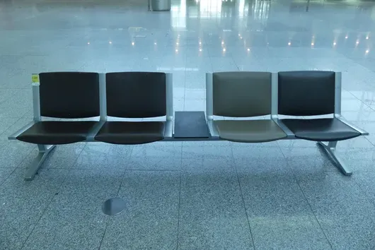 Kusch&Co Flughafenbank, 4 Sitzplätze