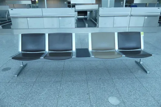 Kusch&Co Flughafenbank, 4 Sitzplätze