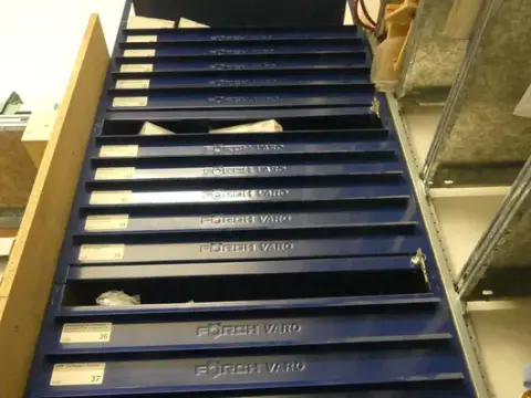 Spremište sitnih dijelova Förch Varo, sa sadržajem