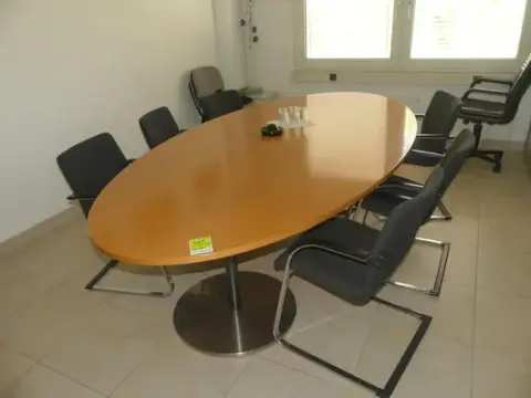 6 ziyaretçi sandalyeli toplantı masası