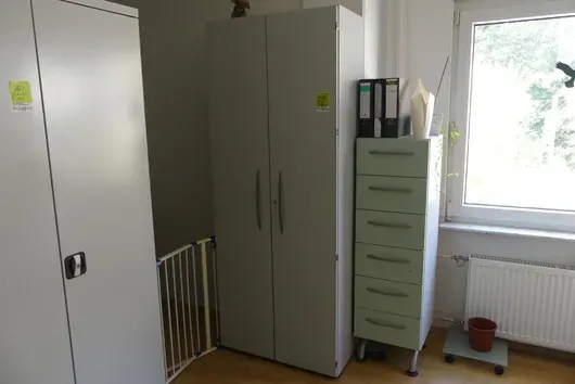 Filing cabinet, empty