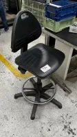 1 draaibare werkstoel