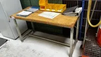 1 Arbeitstisch