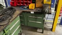 1 workbench with vise