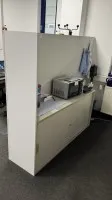 1 Aktenschiebetürenschrank mit Sichtschutzwand