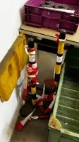 2 Absperrpfosten
