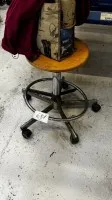 1 Arbeitsdrehhocker