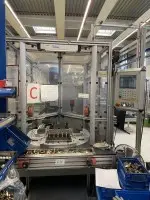 1 machine à riveter FMW V879 00000, année 2003 avec table rotative