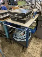 1 chariot de transport, 2 niveaux - enlèvement après autorisation