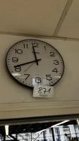 1 zegar ścienny radiowy Peweta
