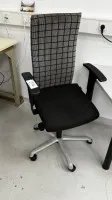 1 Drehstuhl mit Armlehnen