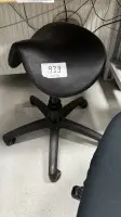 1 otočná pracovní stolička