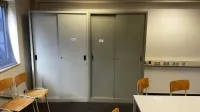 2 Metallschiebetürenschränke