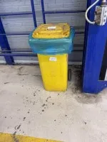 2 poubelles, plastique, mobiles
