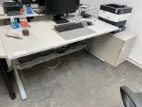 1 bureau met rolcontainer