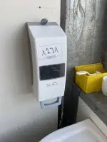 1 distributeur de gel hydroalcoolique, mural