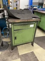 1 workbench with pneumatic screwdriver