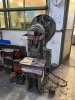 1 presse à excentrique Eisenwerk Hensel SK15F, force de pressage 15 t