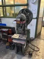 1 presse à excentrique Eisenwerk Hensel SK15F, force de pressage 15 t