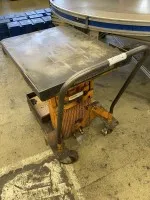 1 workshop lifting table, mobile, load capacity 600 kg