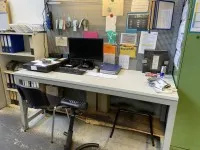 1 table de travail avec dosseret à outils, éclairage et plaque de mesure en granit, env. 40x70 cm