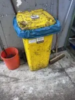 4 poubelles