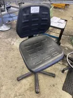 1 table avec chaise