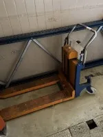 1 transpalette, capacité de charge 500 kg