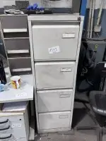 1 armoire de classement métallique à suspension, 4 tiroirs