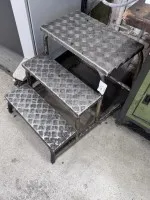 1 aluminium step ladder, 3 steps