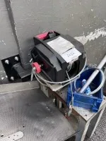1 treuil électrique Ribitech avec bloc d'alimentation Voltcraft
