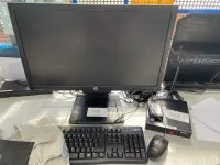 1 mini-PC Lenovo (bez pevného disku) s širokoúhlým TFT monitorem HP