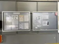 2 vitrines d'affichage