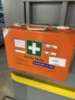 1 first aid kit, wall-mounted - collection after approval −