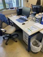 1 bureau met 2 rolcontainers