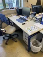 1 bureau met 2 rolcontainers