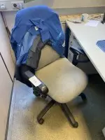 1 bureaustoel met armleuningen