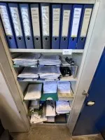 1 étagère métallique à dossiers