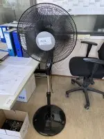 1 ventilateur sur pied Honeywell