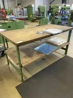 1 Arbeitstisch