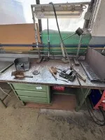 1 workbench with lighting